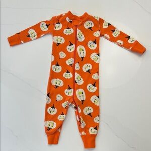 Hanna Andersson Baby 2-Way Zip Sleeper, Orange Pumpkin Print. Size 12-18 months.
